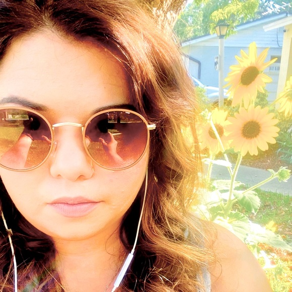 💕 Don't forget to like tomorrow's LIVE! Girl Edition "Too Cool for School" - Picture 4 of 5